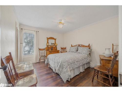 18 Frances Street N, Barrie, ON - Indoor Photo Showing Bedroom