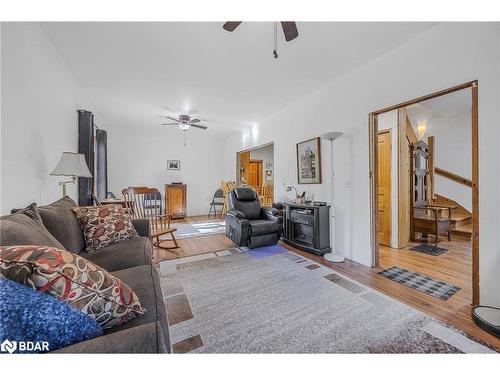 18 Frances Street N, Barrie, ON - Indoor Photo Showing Living Room