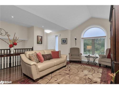 21-358 Little Avenue, Barrie, ON - Indoor Photo Showing Living Room