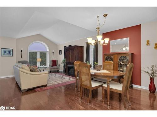 21-358 Little Avenue, Barrie, ON - Indoor Photo Showing Dining Room