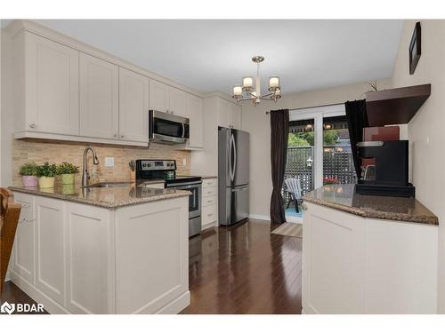 21-358 Little Avenue, Barrie, ON - Indoor Photo Showing Kitchen