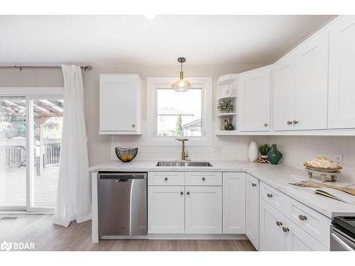 48 Canary Reed Court, Barrie, ON - Indoor Photo Showing Kitchen