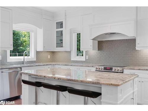 110 Mennill Drive, Minesing, ON - Indoor Photo Showing Kitchen With Upgraded Kitchen