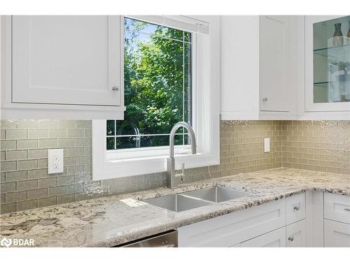 110 Mennill Drive, Minesing, ON - Indoor Photo Showing Kitchen With Double Sink With Upgraded Kitchen