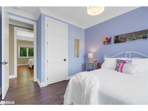 110 Mennill Drive, Minesing, ON - Indoor Photo Showing Bedroom