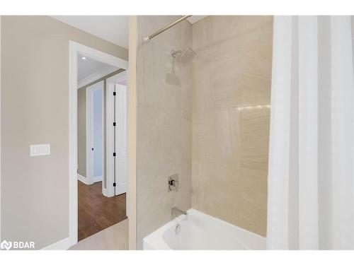 110 Mennill Drive, Minesing, ON - Indoor Photo Showing Bathroom