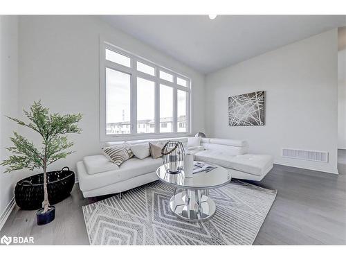 255 Port Darlington Road, Bowmanville, ON - Indoor Photo Showing Living Room