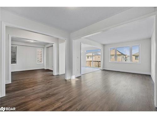 21 Rosanne Circle, Wasaga Beach, ON - Indoor Photo Showing Living Room