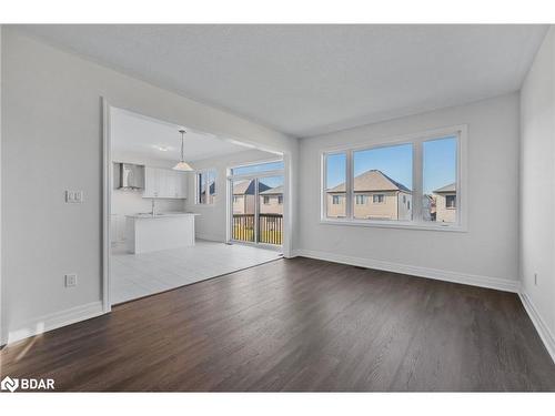 21 Rosanne Circle, Wasaga Beach, ON - Indoor Photo Showing Living Room