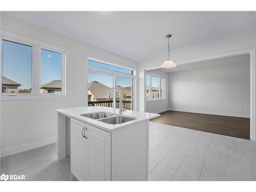 21 Rosanne Circle, Wasaga Beach, ON - Indoor Photo Showing Kitchen With Double Sink