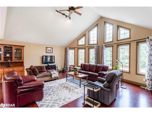 24 Wakunda Crescent, Tiny, ON - Indoor Photo Showing Living Room