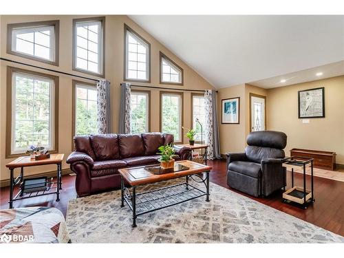 24 Wakunda Crescent, Tiny, ON - Indoor Photo Showing Living Room