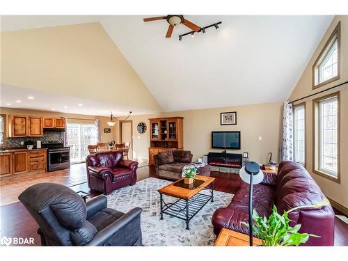 24 Wakunda Crescent, Tiny, ON - Indoor Photo Showing Living Room