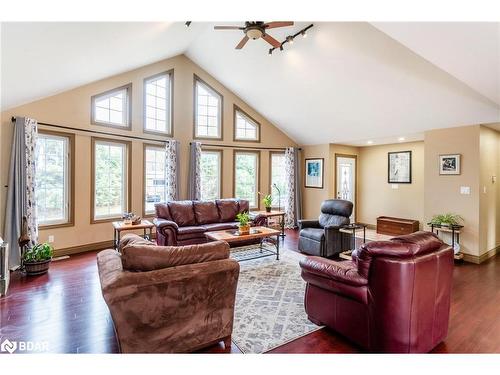 24 Wakunda Crescent, Tiny, ON - Indoor Photo Showing Living Room