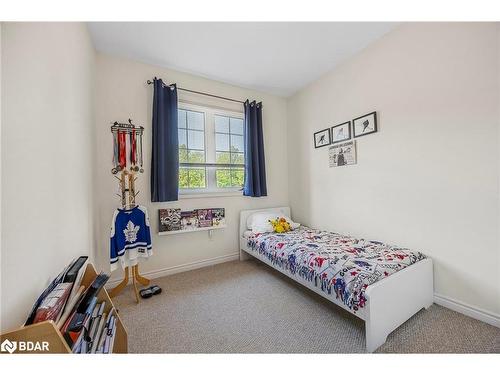 17 Farwell Avenue, Wasaga Beach, ON - Indoor Photo Showing Bedroom