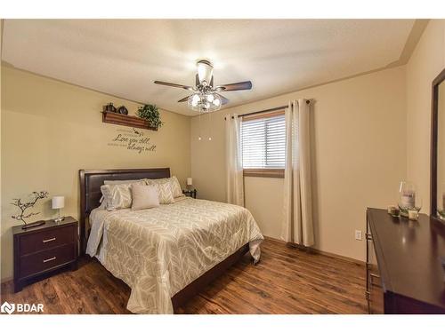 3015 South Sparrow Lake Road, Washago, ON - Indoor Photo Showing Bedroom