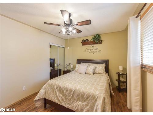 3015 South Sparrow Lake Road, Washago, ON - Indoor Photo Showing Bedroom