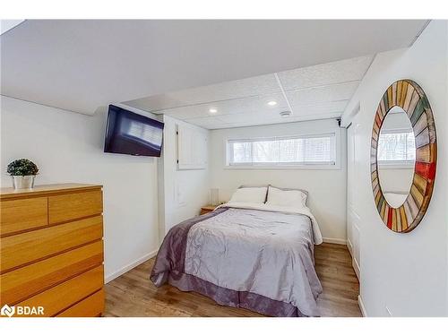 3015 South Sparrow Lake Road, Washago, ON - Indoor Photo Showing Bedroom