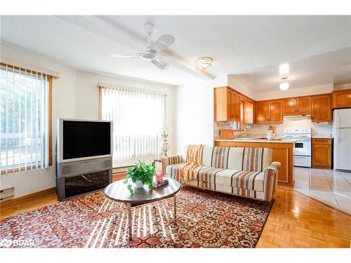 84 Wendake Road, Tiny, ON - Indoor Photo Showing Living Room