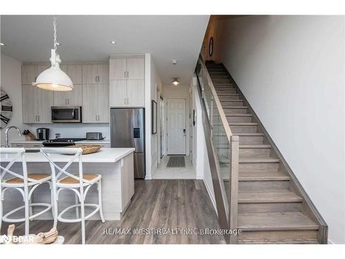 3795 Riva Avenue, Innisfil, ON - Indoor Photo Showing Kitchen