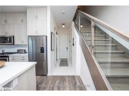 3795 Riva Avenue, Innisfil, ON - Indoor Photo Showing Kitchen