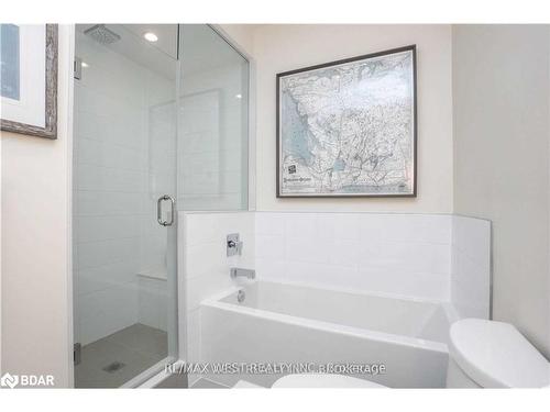 3795 Riva Avenue, Innisfil, ON - Indoor Photo Showing Bathroom