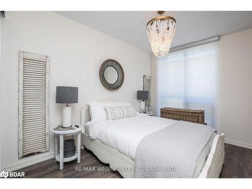 3795 Riva Avenue, Innisfil, ON - Indoor Photo Showing Bedroom