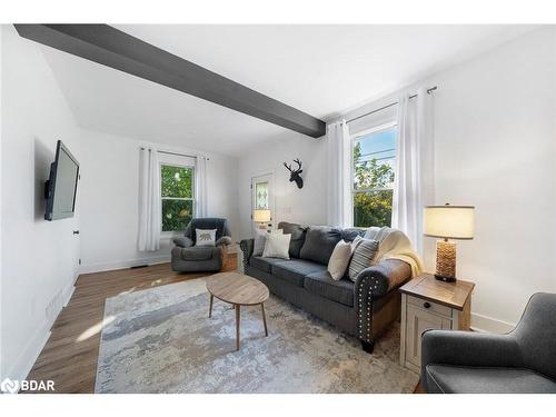 205 Fox Street, Penetanguishene, ON - Indoor Photo Showing Living Room