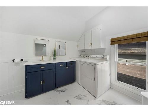 205 Fox Street, Penetanguishene, ON - Indoor Photo Showing Laundry Room