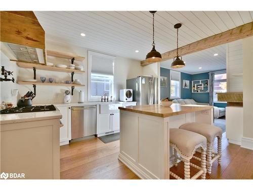 3429 Penetanguishene Road, Oro-Medonte, ON - Indoor Photo Showing Kitchen With Upgraded Kitchen