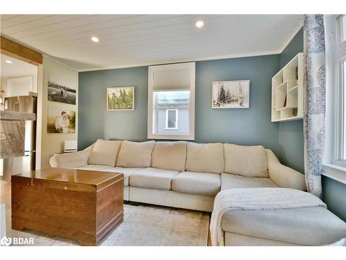 3429 Penetanguishene Road, Oro-Medonte, ON - Indoor Photo Showing Living Room