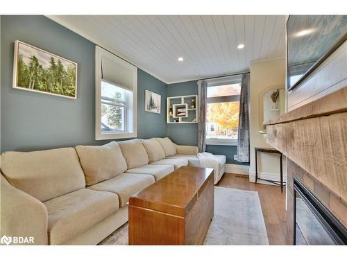 3429 Penetanguishene Road, Oro-Medonte, ON - Indoor Photo Showing Living Room