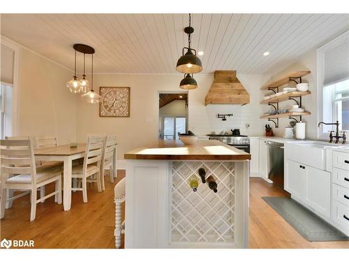 3429 Penetanguishene Road, Oro-Medonte, ON - Indoor Photo Showing Dining Room