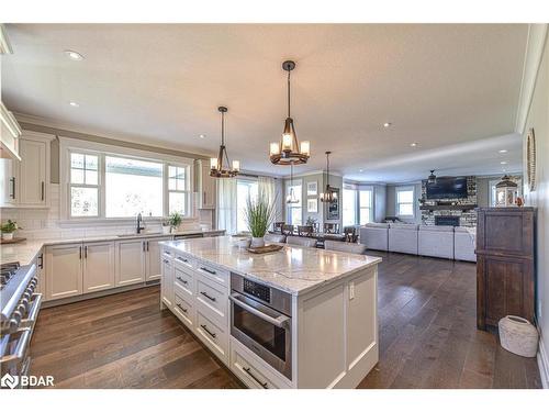 2448 Stockdale Road, Severn, ON - Indoor Photo Showing Kitchen With Upgraded Kitchen