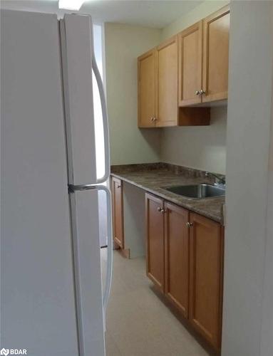 310-95 Barrie Road, Orillia, ON - Indoor Photo Showing Kitchen