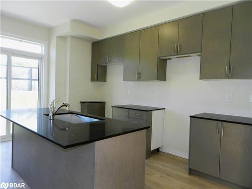 94 Turnberry Lane, Barrie, ON - Indoor Photo Showing Kitchen