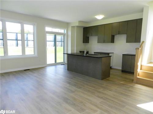 94 Turnberry Lane, Barrie, ON - Indoor Photo Showing Kitchen