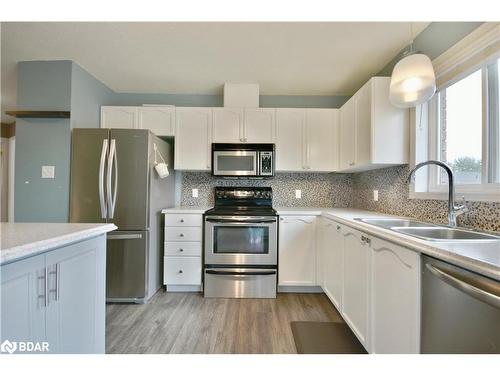 61 Holly Meadow Road, Barrie, ON - Indoor Photo Showing Kitchen With Double Sink With Upgraded Kitchen