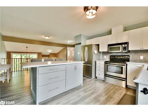 61 Holly Meadow Road, Barrie, ON - Indoor Photo Showing Kitchen