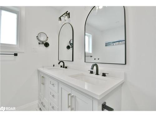 61 Holly Meadow Road, Barrie, ON - Indoor Photo Showing Bathroom