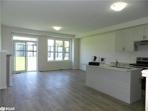 30 Bluebird Lane, Barrie, ON - Indoor Photo Showing Kitchen