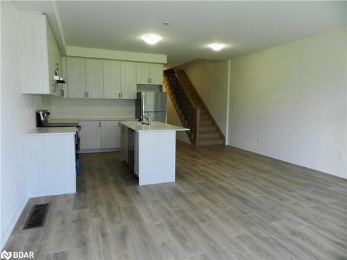 30 Bluebird Lane, Barrie, ON - Indoor Photo Showing Kitchen