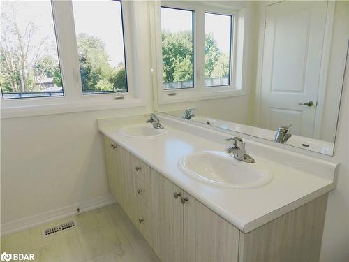 30 Bluebird Lane, Barrie, ON - Indoor Photo Showing Bathroom