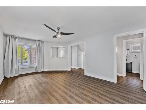 21 Leslie Avenue, Barrie, ON - Indoor Photo Showing Other Room