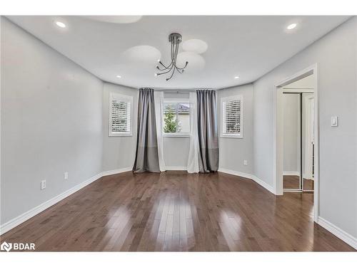 21 Leslie Avenue, Barrie, ON - Indoor Photo Showing Other Room