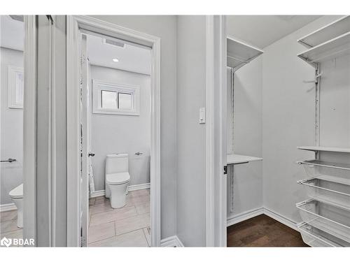 21 Leslie Avenue, Barrie, ON - Indoor Photo Showing Bathroom