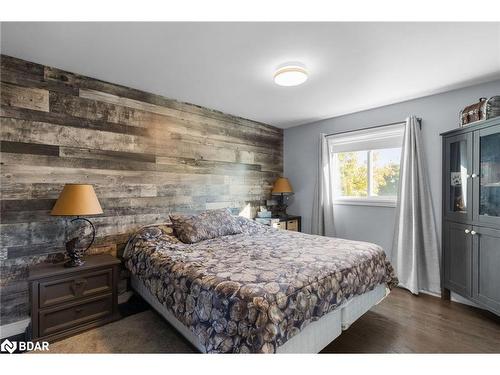 1866 Old Second Road N, Springwater, ON - Indoor Photo Showing Bedroom