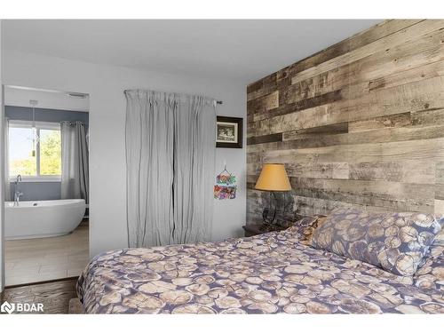 1866 Old Second Road N, Springwater, ON - Indoor Photo Showing Bedroom