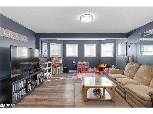 1866 Old Second Road N, Springwater, ON - Indoor Photo Showing Living Room