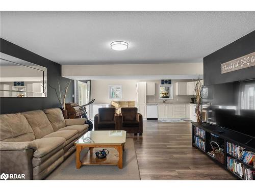 1866 Old Second Road N, Springwater, ON - Indoor Photo Showing Living Room